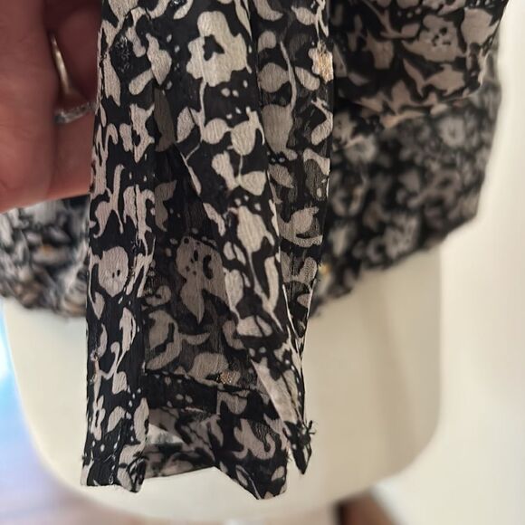 Rachel Zoe black gray metallic long sleeve floral blouse Size S NWOT - Picture 6 of 11